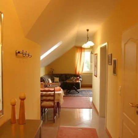 An Einer Schleuse Gelegene Mit Grundstueck Direkt Am Wasser Appartement