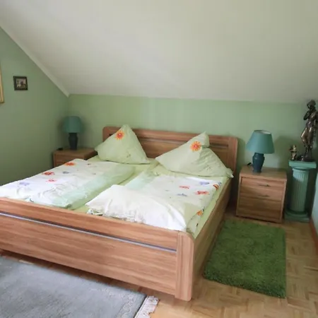 Appartement An Einer Schleuse Gelegene Mit Grundstueck Direkt Am Wasser