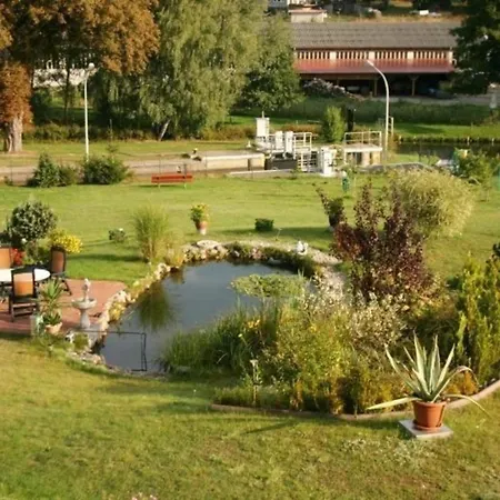 Appartement An Einer Schleuse Gelegene Mit Grundstueck Direkt Am Wasser